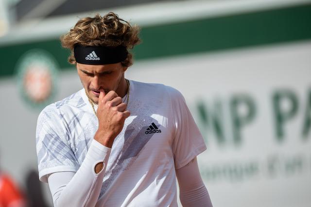 足坛悲喜一夜！AC米兰0-1爆冷被淘汰，13场不败终结，曼联1-1被绝平