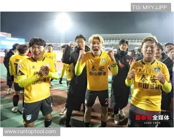 曼联欧联杯客场险胜，积分榜形势紧张